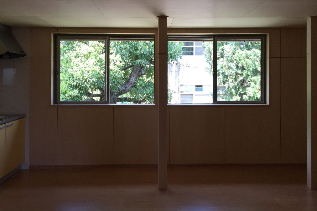 天井高さを抑えた落ち着きある空間