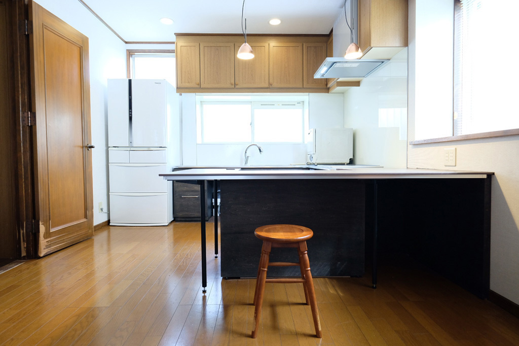 団らんが楽しめるダイニングテーブル