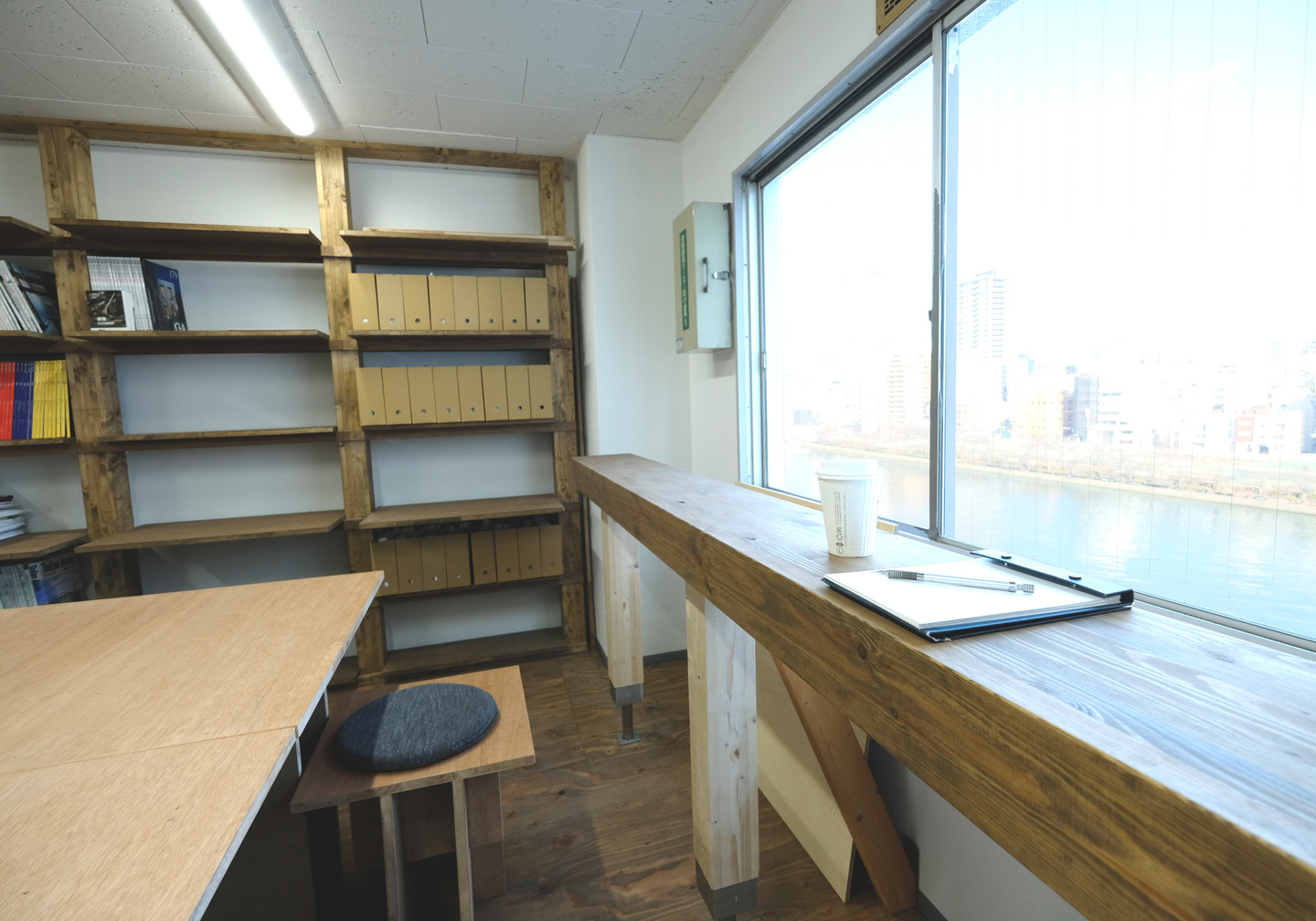 事業と景色をみせるアトリエ