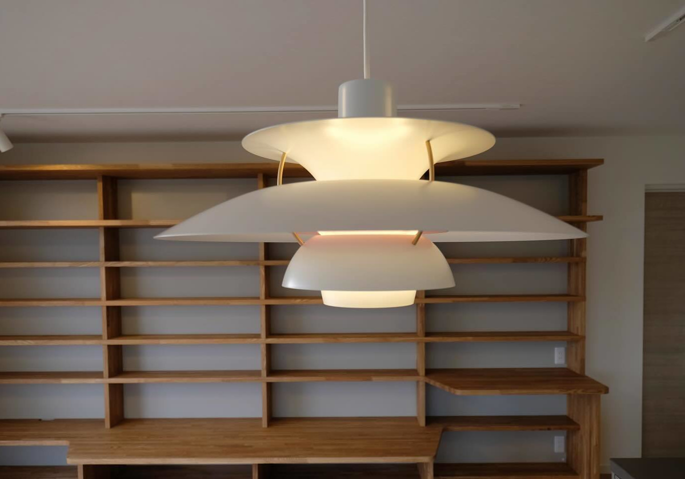 北欧を感じる素材感で愛着を生む二世帯住宅